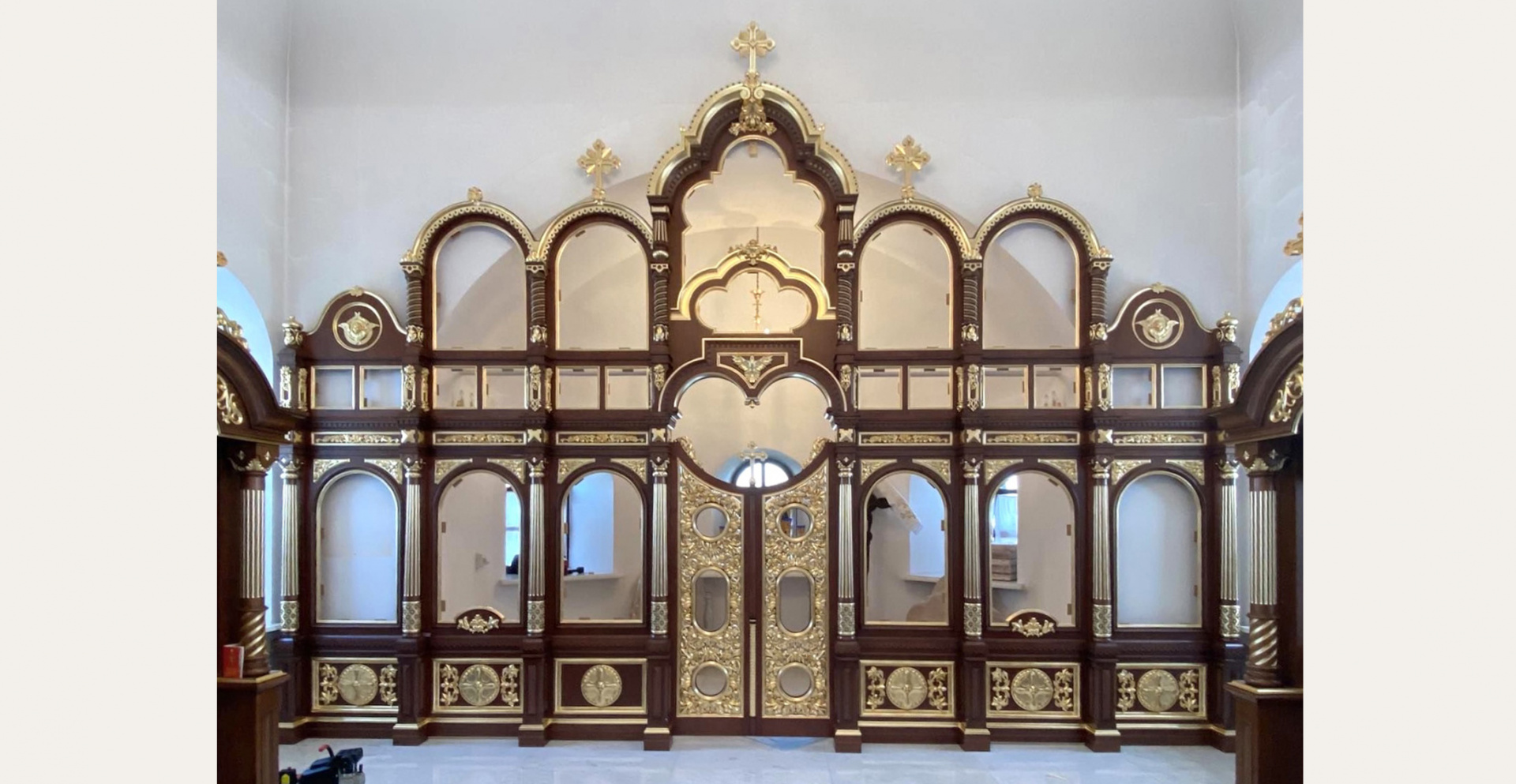 Создание иконостаса для храма в селе Абалак: от эскиза до установки